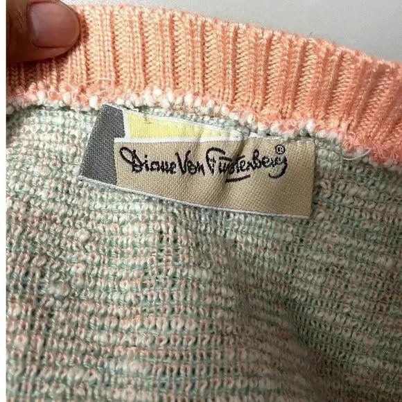 VTG Diane Von Furstenberg White Soft Pink Pullover Knit Sweater SMALL Deadstock - Picture 3 of 9